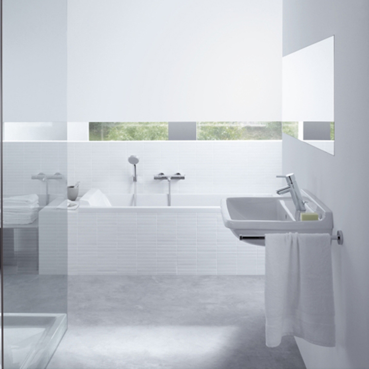 Serie di rubinetti per lavabo dal design unico inclinato. Serie di set doccia per bagno, rubinetto miscelatore con corpo robusto in materiale ottone