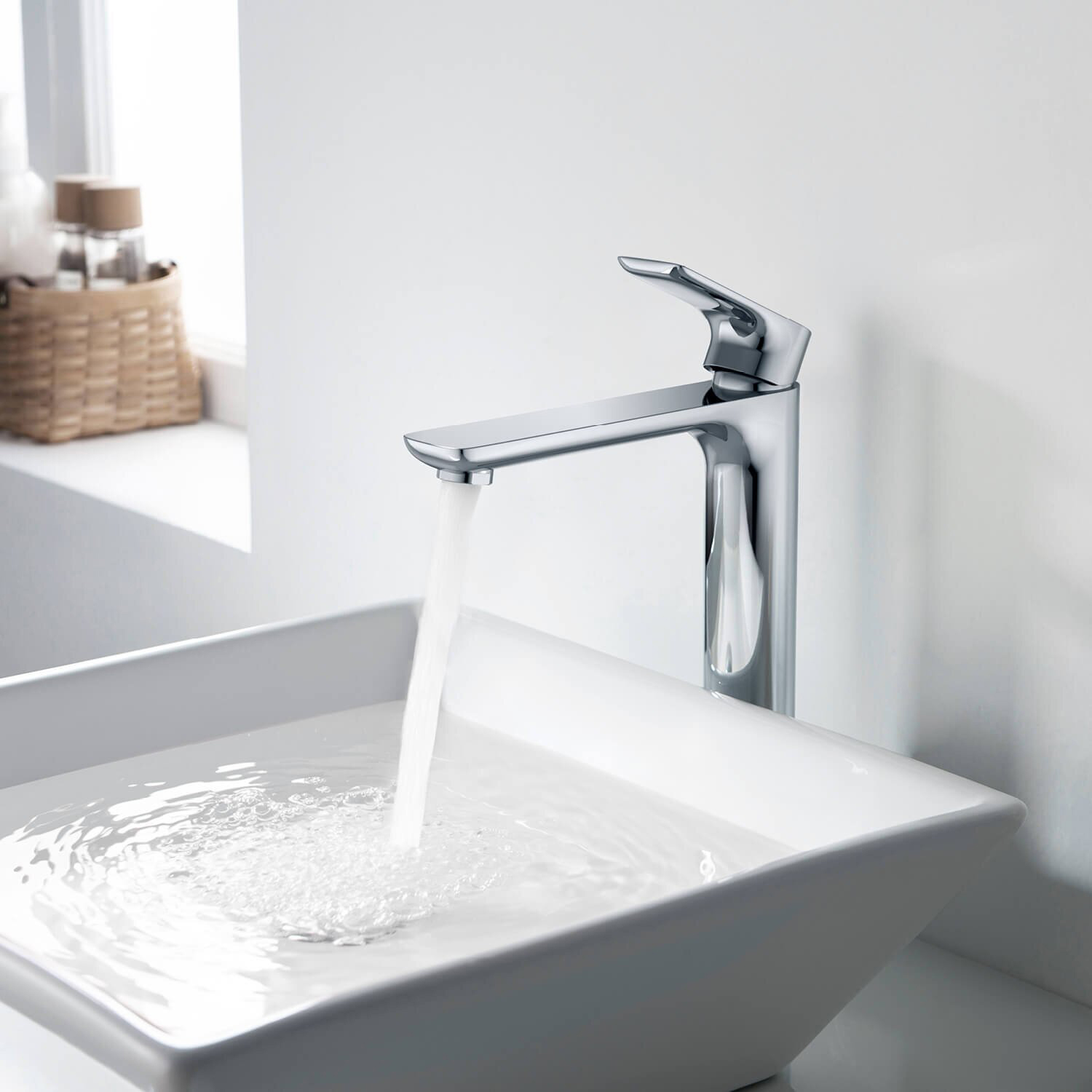 Rubinetto per lavabo alto in ottone CUPC Maniglia singola Rubinetto per lavabo da bagno cromato a un foro con linea di alimentazione dell'acqua