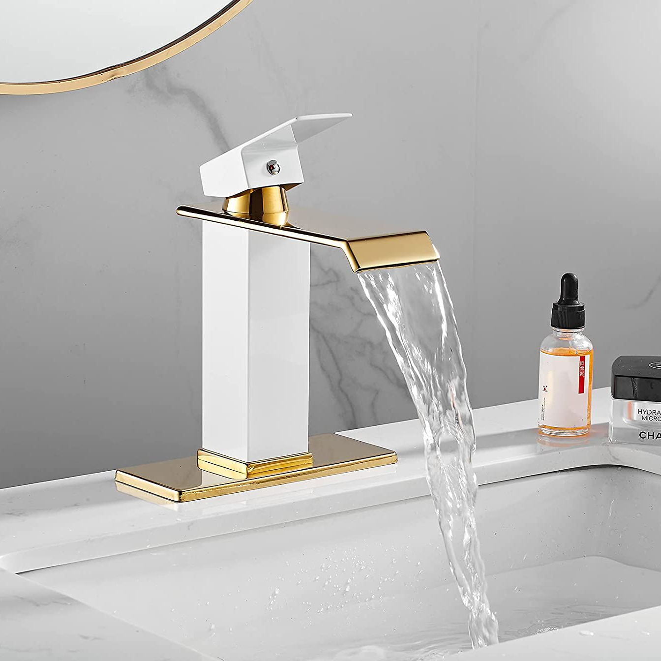 China OEM Aquacubic Factory cUPC Modern Luxury White-Gold SUS304 Rubinetto per lavabo a cascata Rubinetto per lavabo 