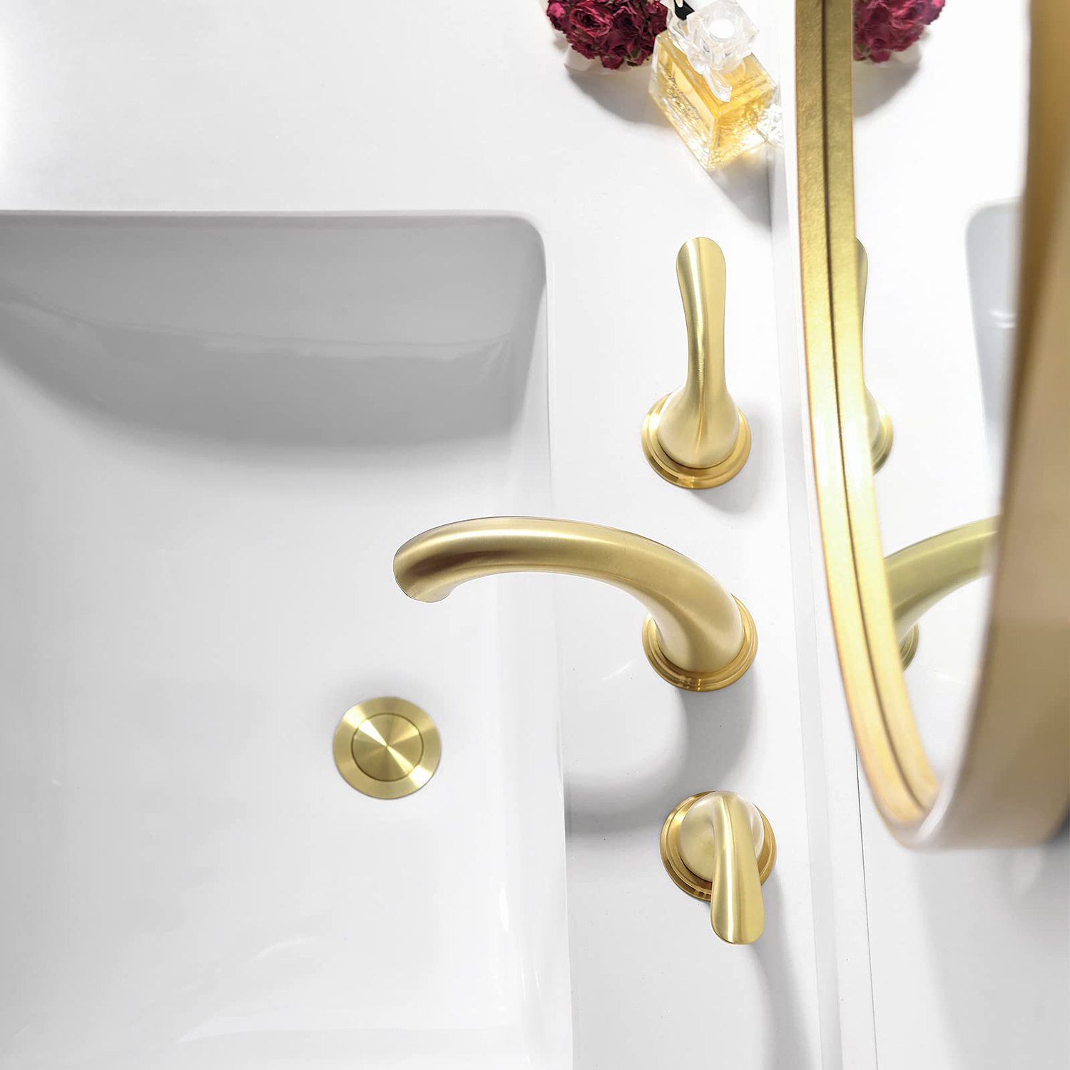 Rubinetto per lavabo a tre fori a tre fori con doppia maniglia in stile americano spazzolato dorato Aquacubic