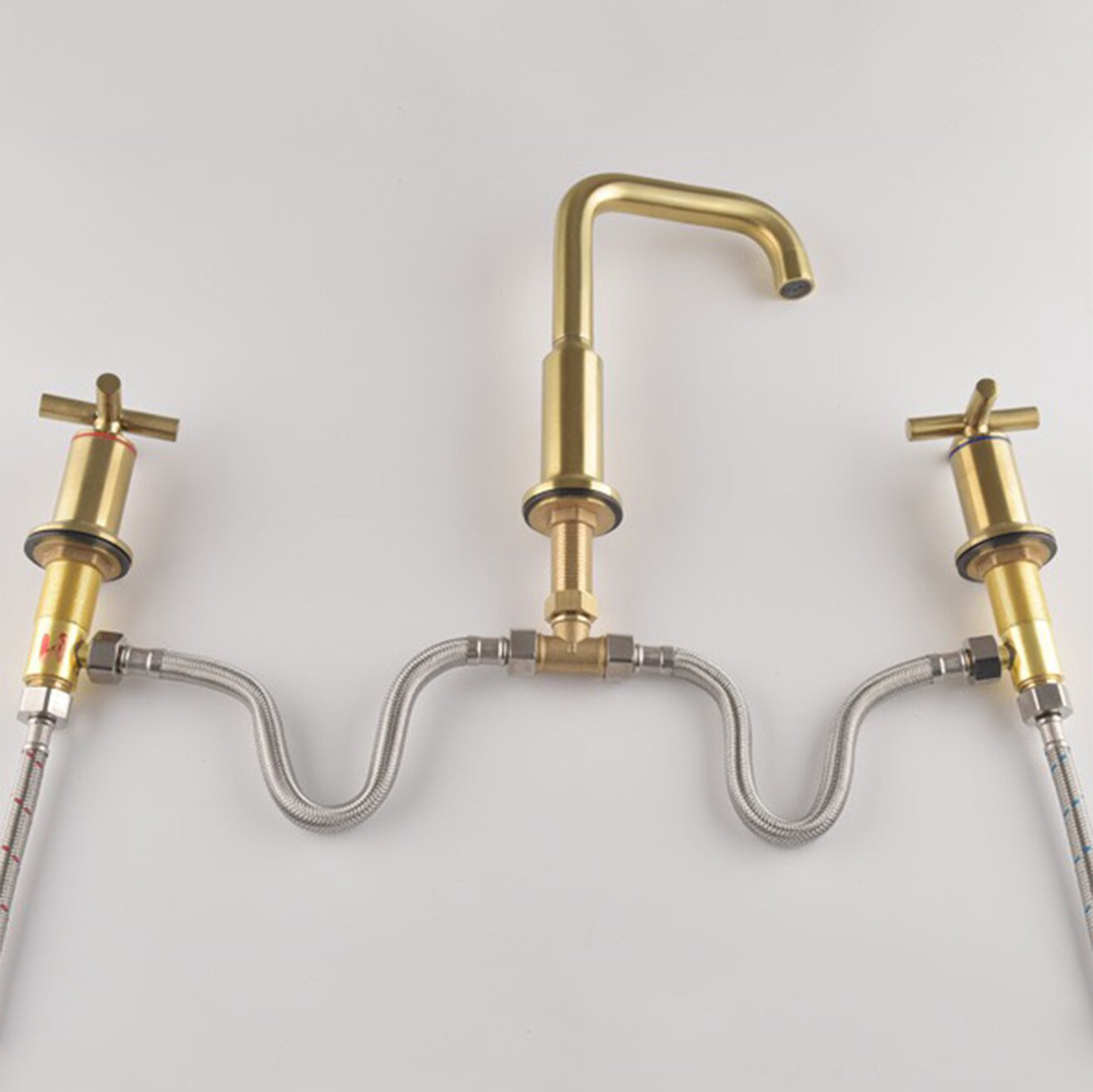 Rubinetto per lavabo diffuso UPC WRAS contemporaneo da 8 pollici con doppia maniglia in oro spazzolato
