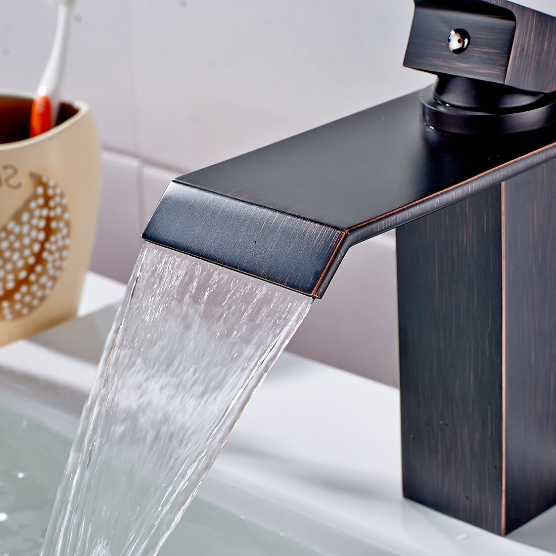 Lusso SUS 304 Lavabo Vaso Rubinetto del bagno Nero opaco Rubinetto a cascata Lavello monocomando Rubinetto del lavandino del bagno