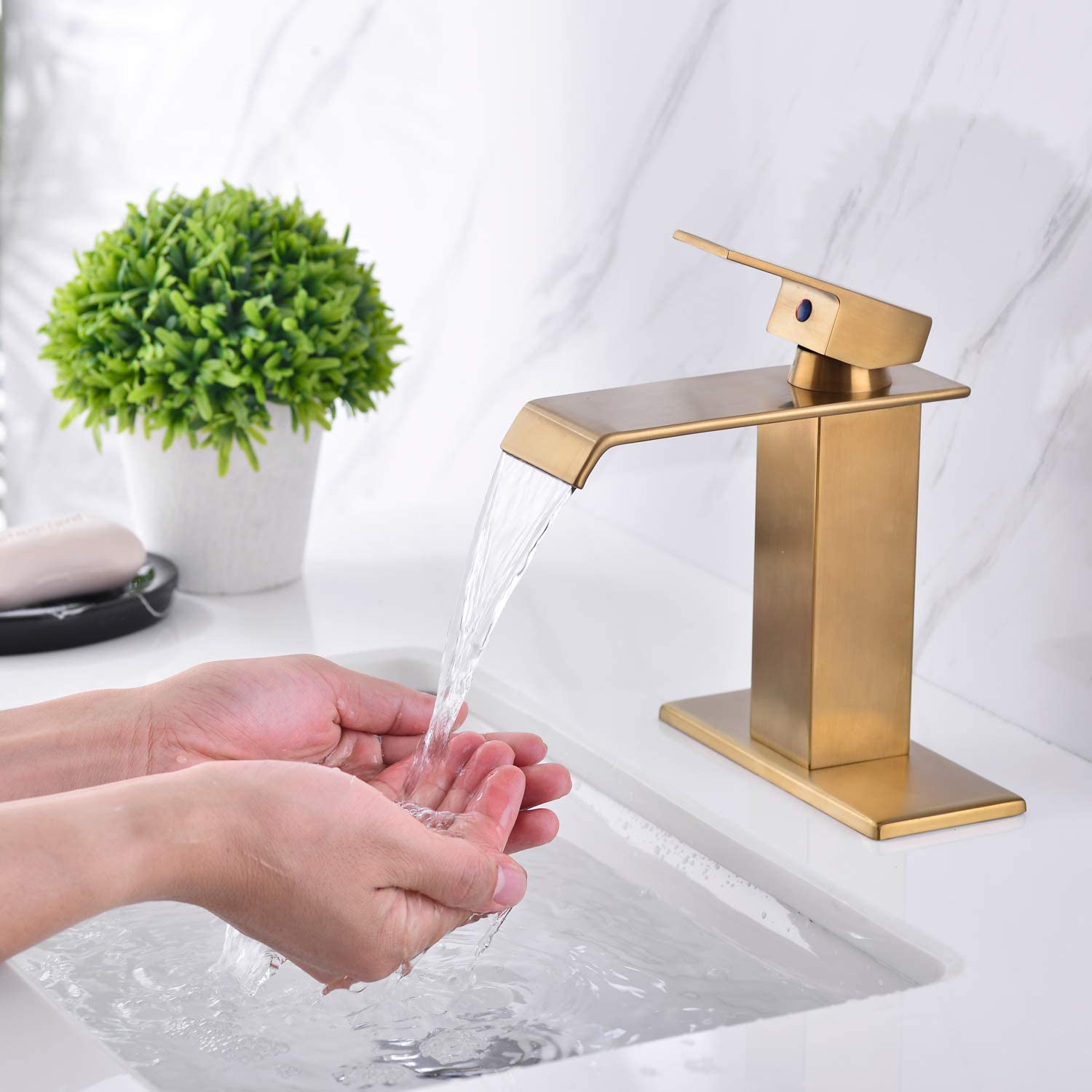 Aquacubic OEM Modern cUPC Nichel spazzolato SUS304 Rubinetto per lavabo a cascata spazzolato