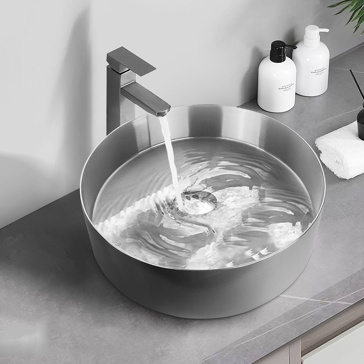 Lavandino moderno del bagno in acciaio inossidabile sopra il lavabo da appoggio con rivestimento nano PVD da 15,8 'lavandino rotondo con scarico