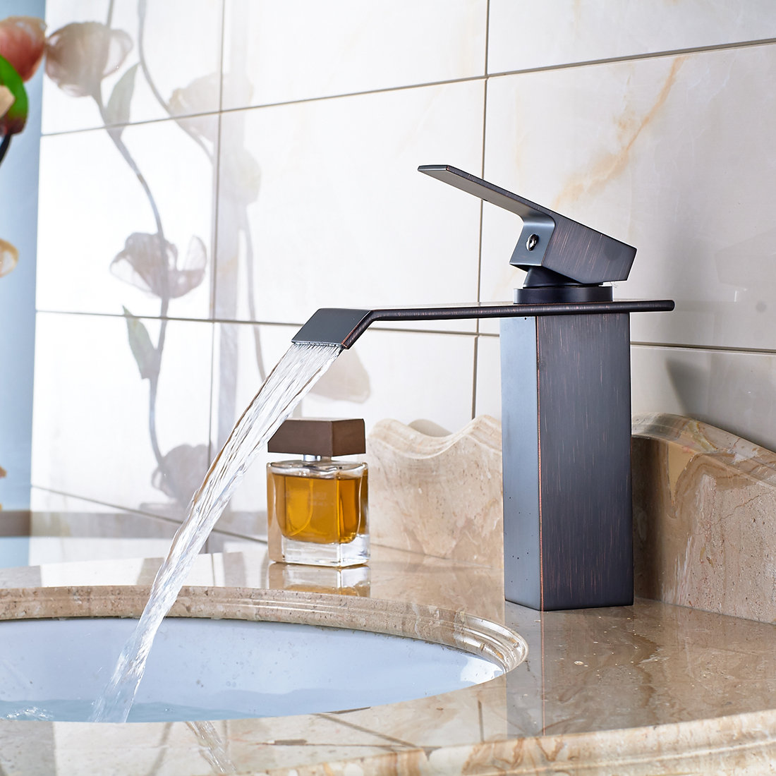 Lusso SUS 304 Lavabo Vaso Rubinetto del bagno Nero opaco Rubinetto a cascata Lavello monocomando Rubinetto del lavandino del bagno